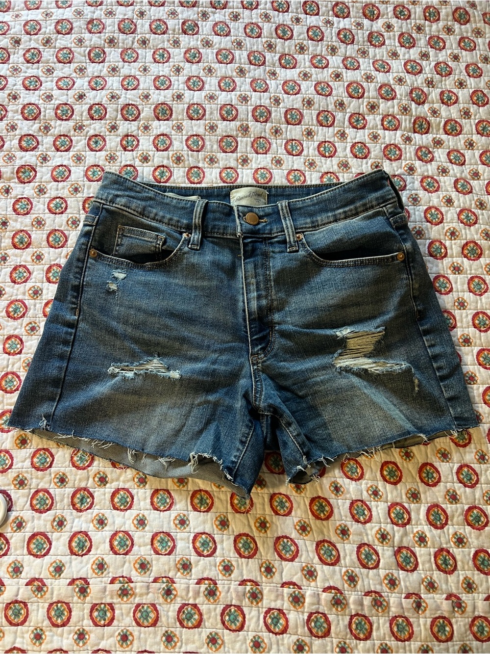 Universal Thread High rise Jean shorts size 8